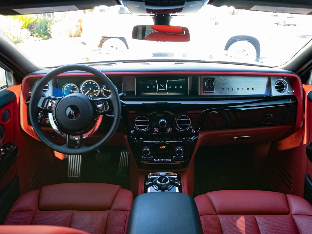 Used 2019 Rolls-Royce Phantom Sedan image 4