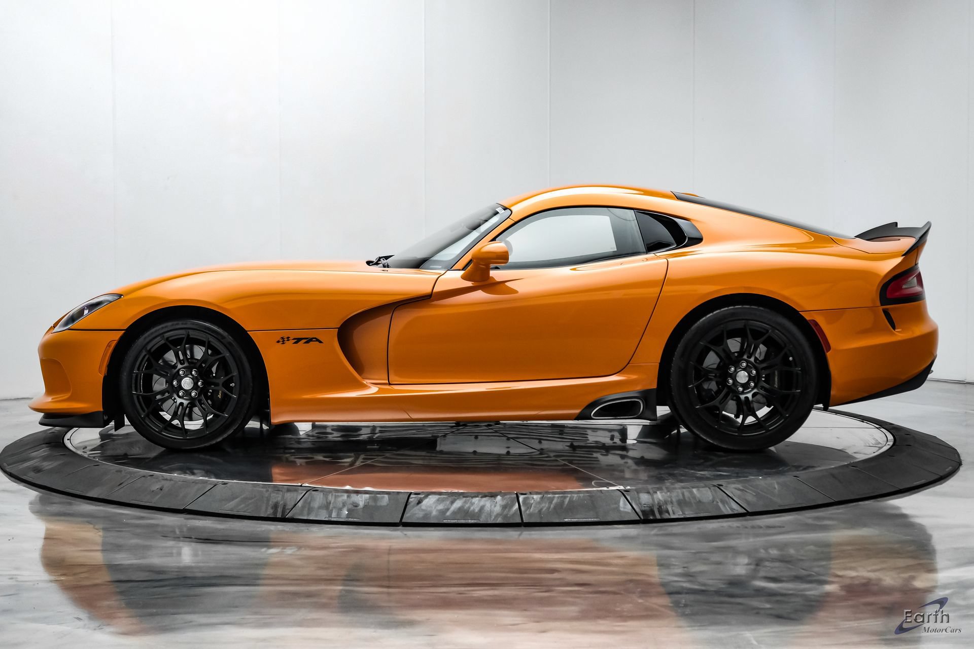 Used 2014 SRT Viper SRT-10 RWD image 8