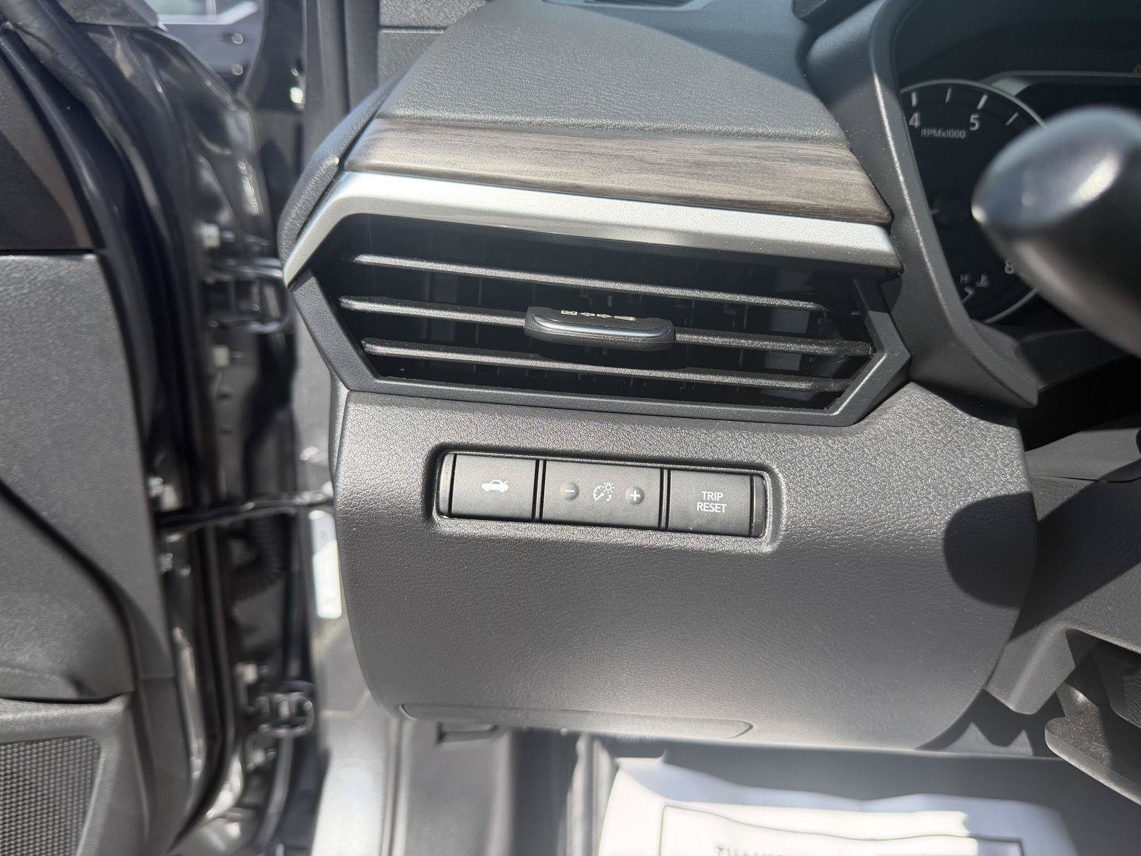 Used 2025 Nissan Altima 2.5 SV FWD image 20