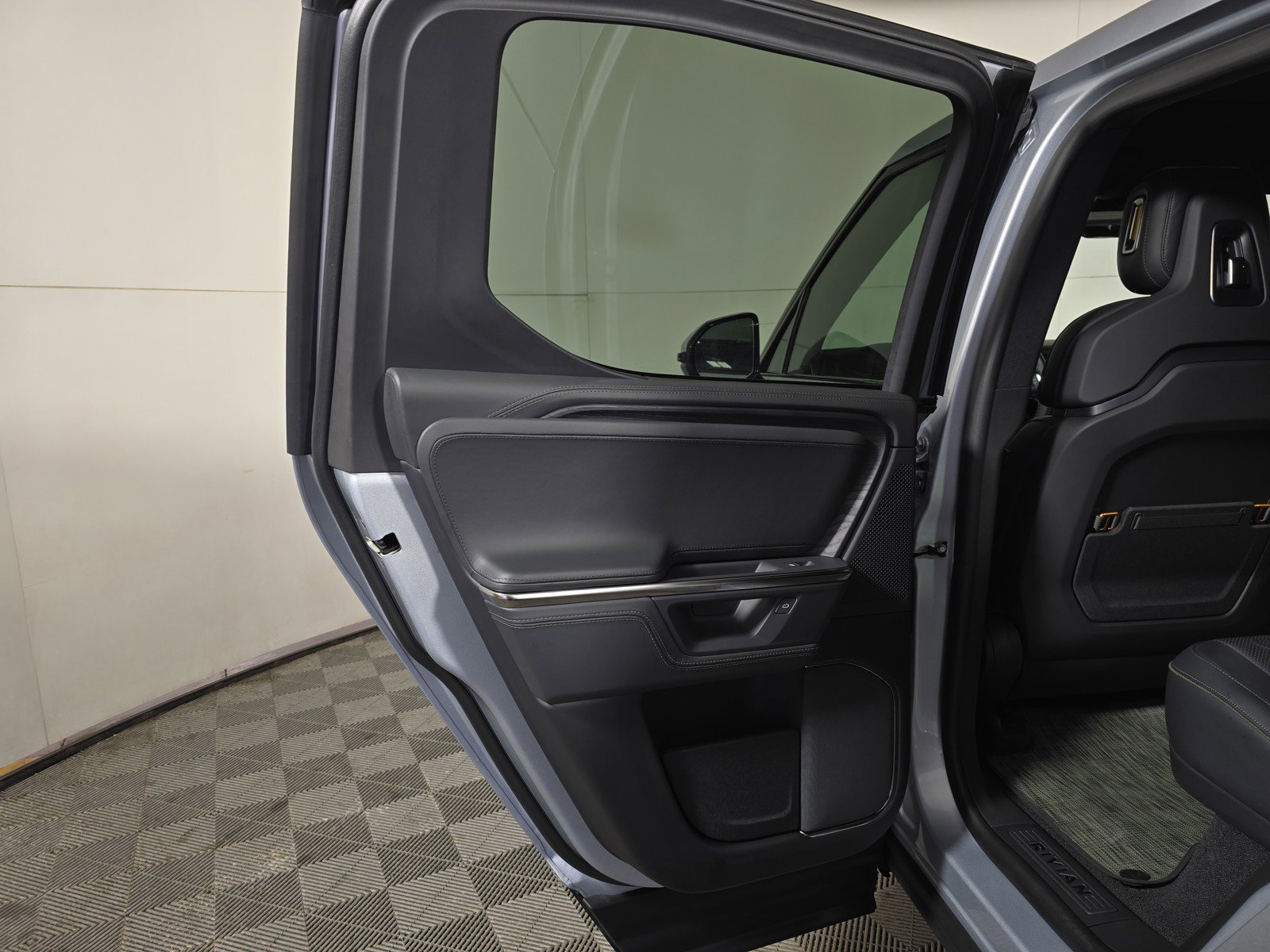 Used 2025 Rivian R1T Adventure image 17