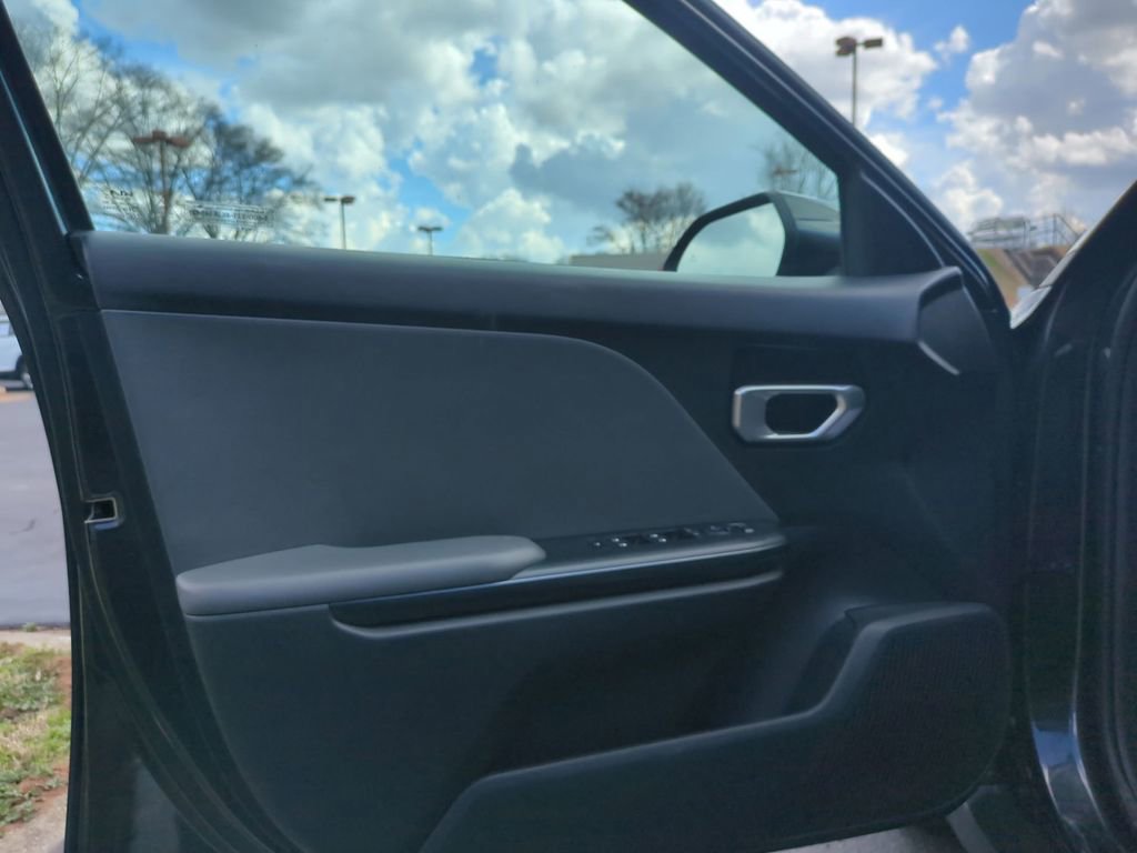 Used 2025 Kia K4 LXS image 11