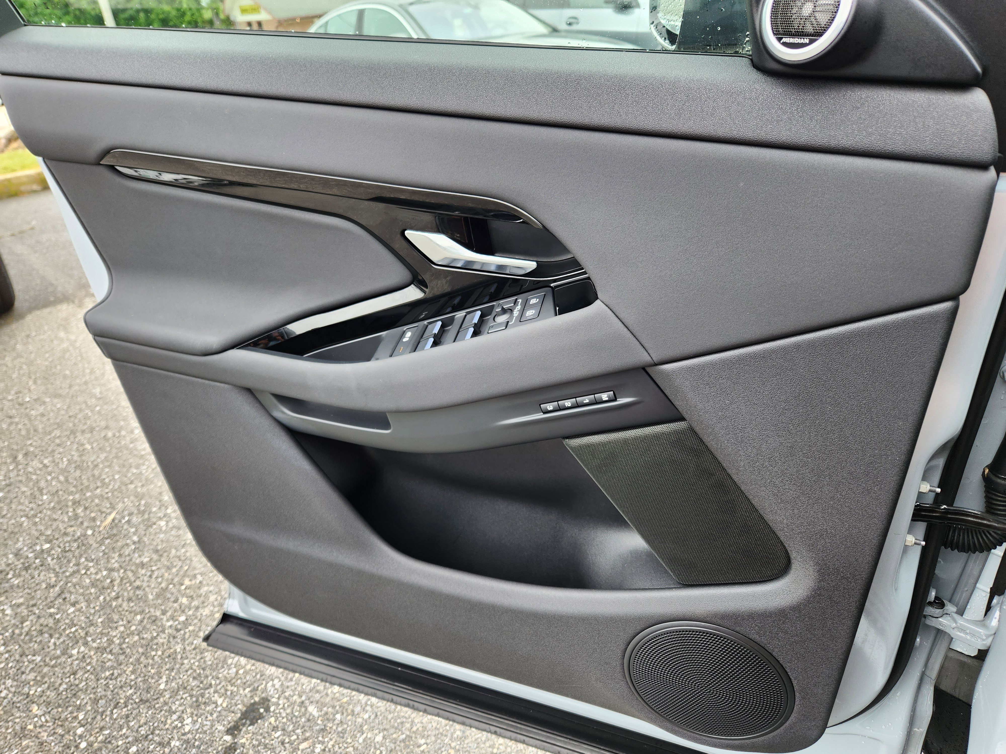 Certified 2025 Land Rover Range Rover Evoque S image 24