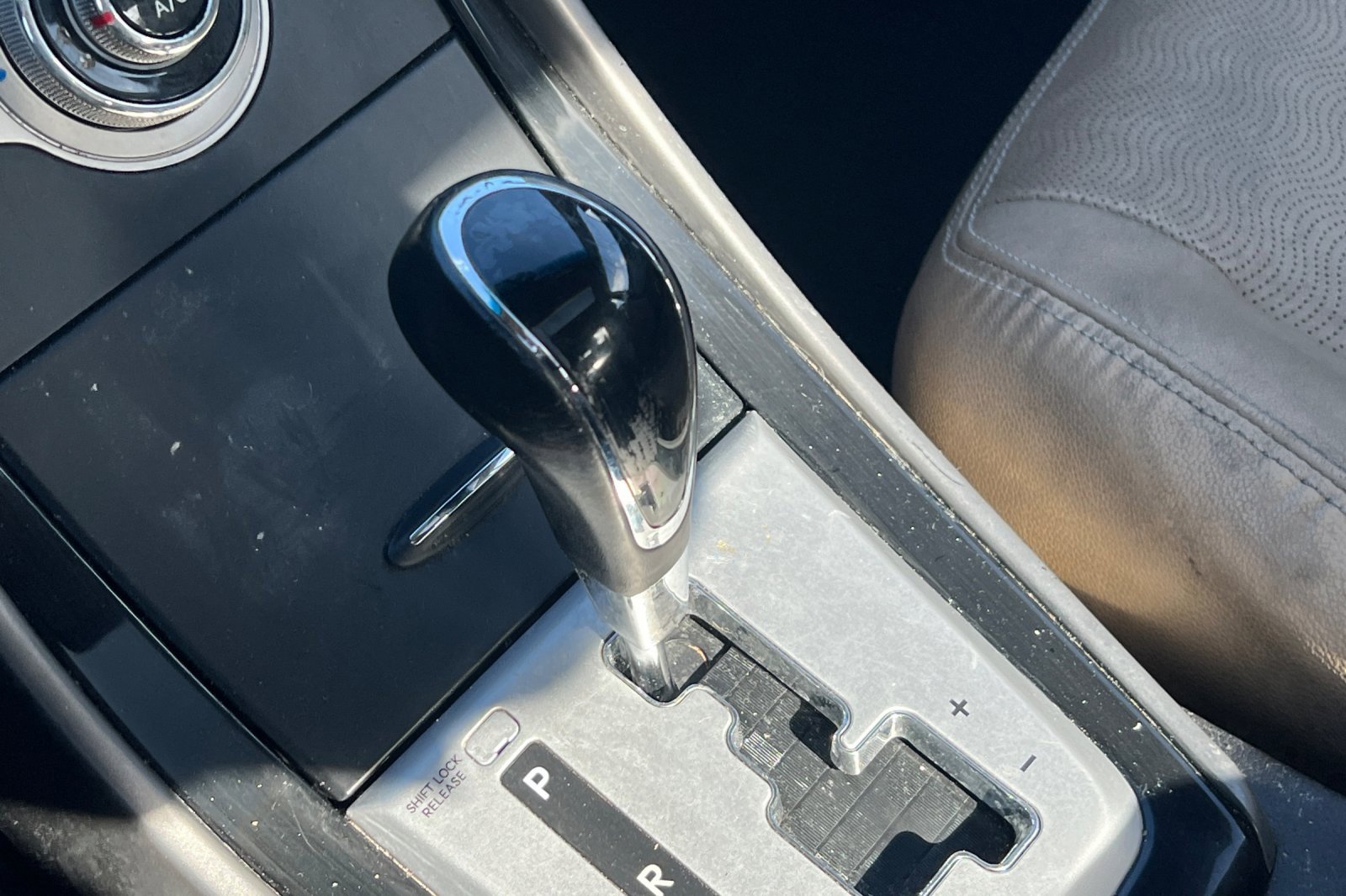 Used 2012 Hyundai Elantra Limited w/ Technology Pkg 5 image 18