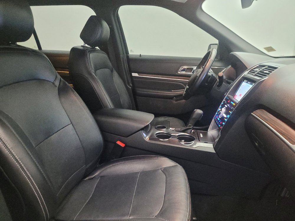 Used 2017 Ford Explorer Limited image 21