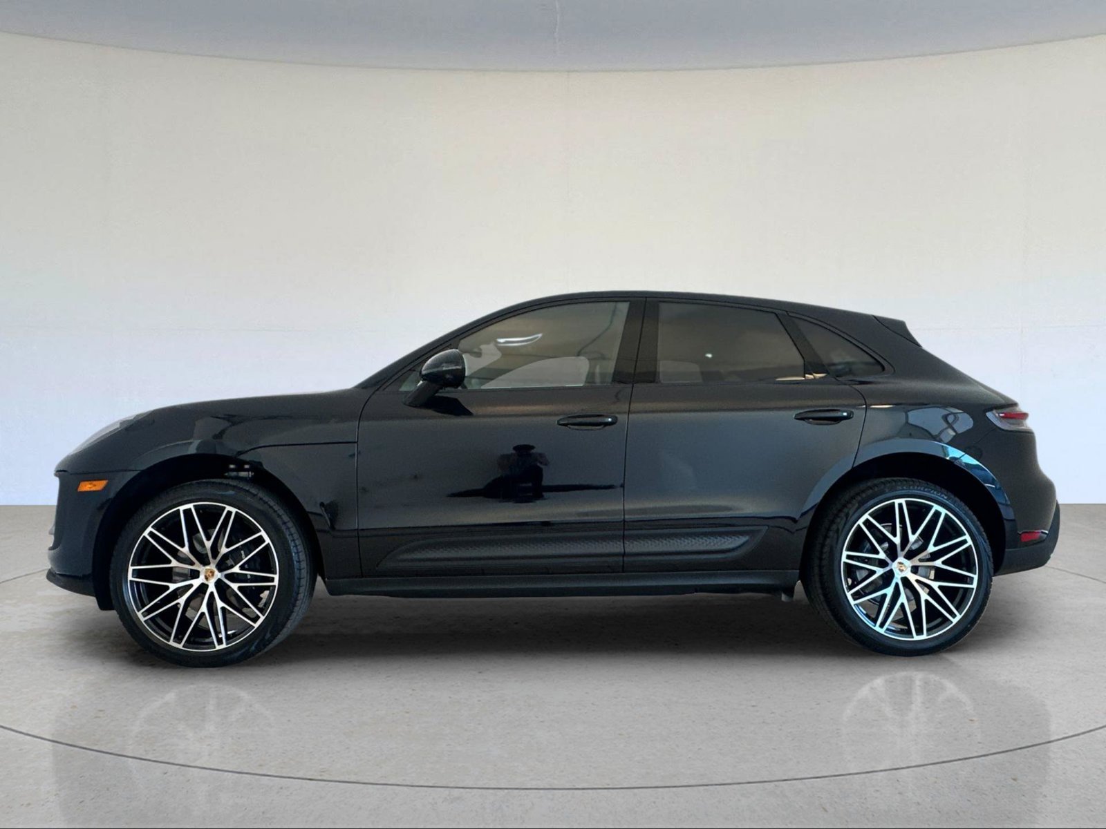 New 2026 Porsche Macan AWD/4WD image 2
