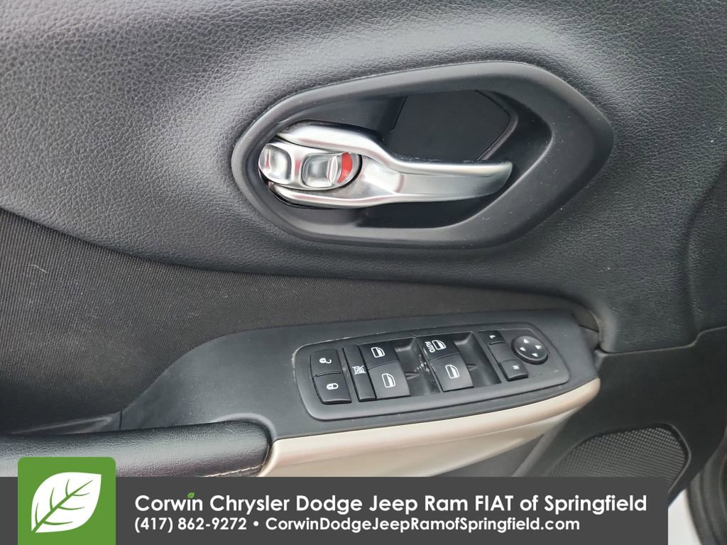 Used 2018 Jeep Cherokee Latitude w/ Cold Weather Group image 21