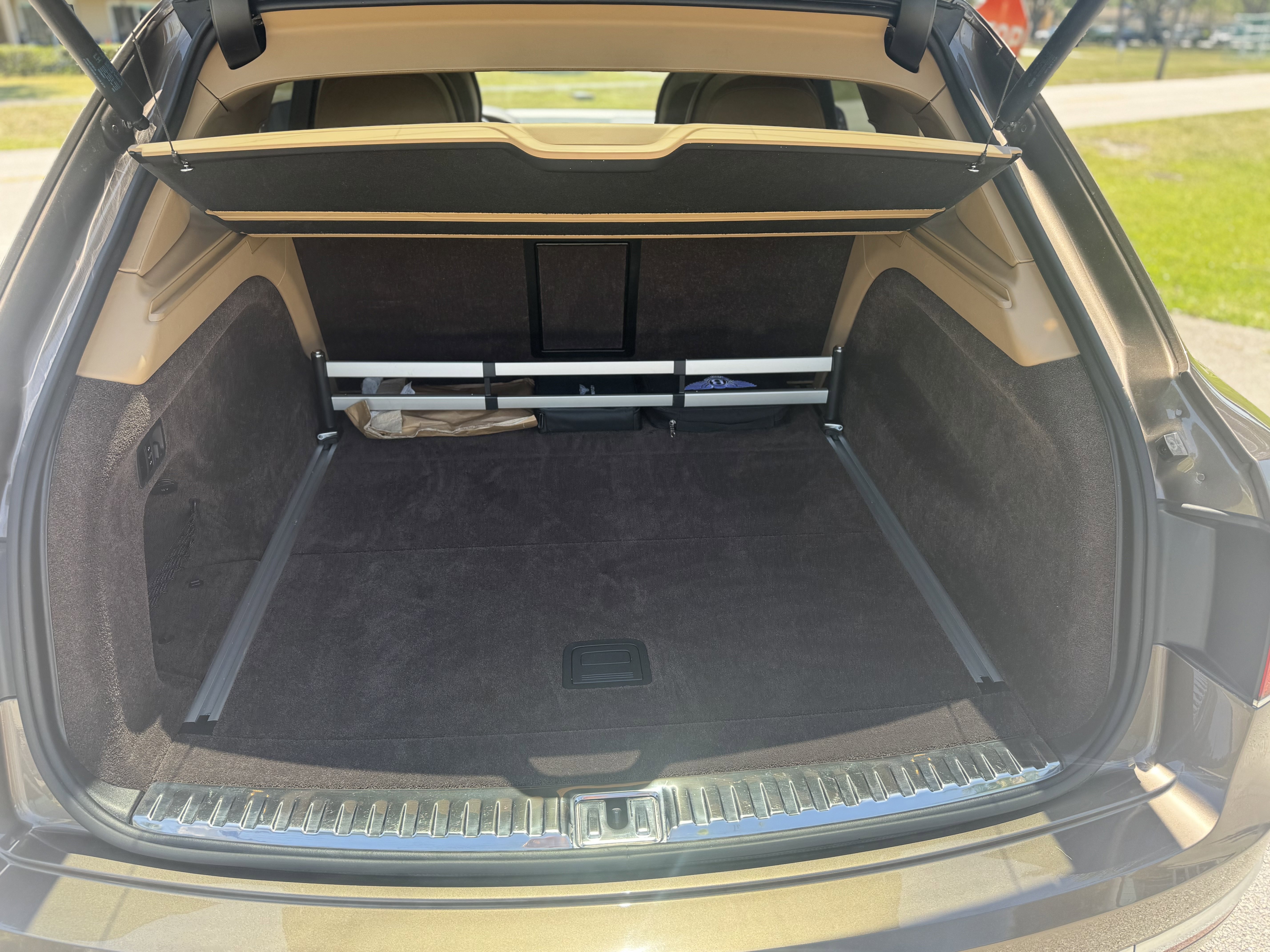 Used 2018 Bentley Bentayga image 17