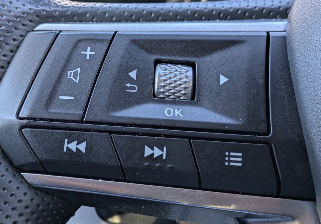 Used 2025 Mitsubishi Outlander SE image 15