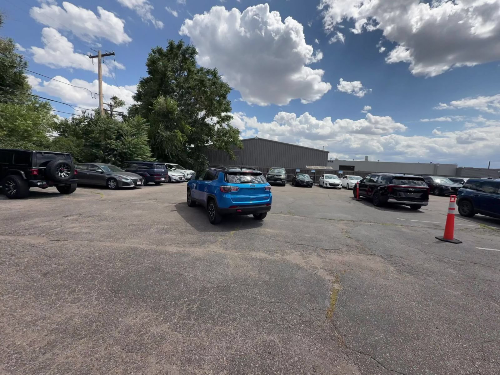 Used 2025 Jeep Compass Trailhawk AWD/4WD image 15