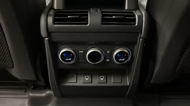 Used 2024 Land Rover Defender 110 X-Dynamic SE AWD/4WD image 26