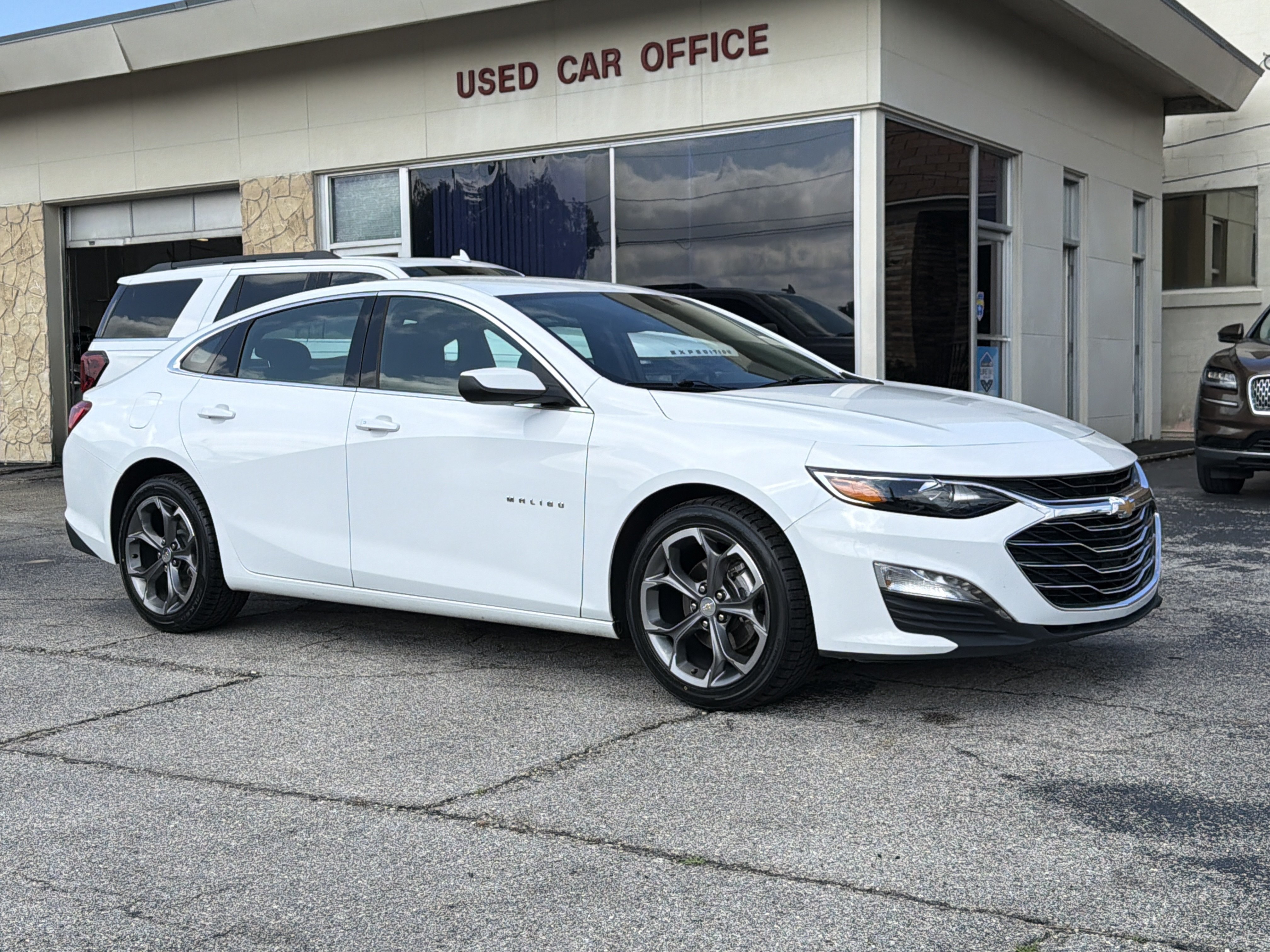 Used 2024 Chevrolet Malibu LT FWD video 1