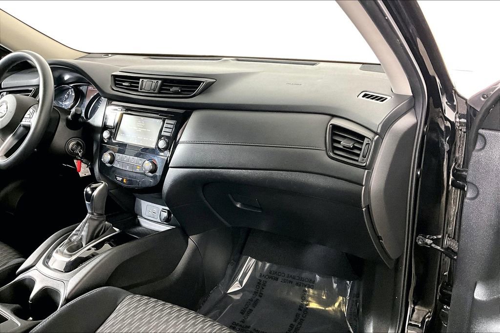 Used 2018 Nissan Rogue S image 16