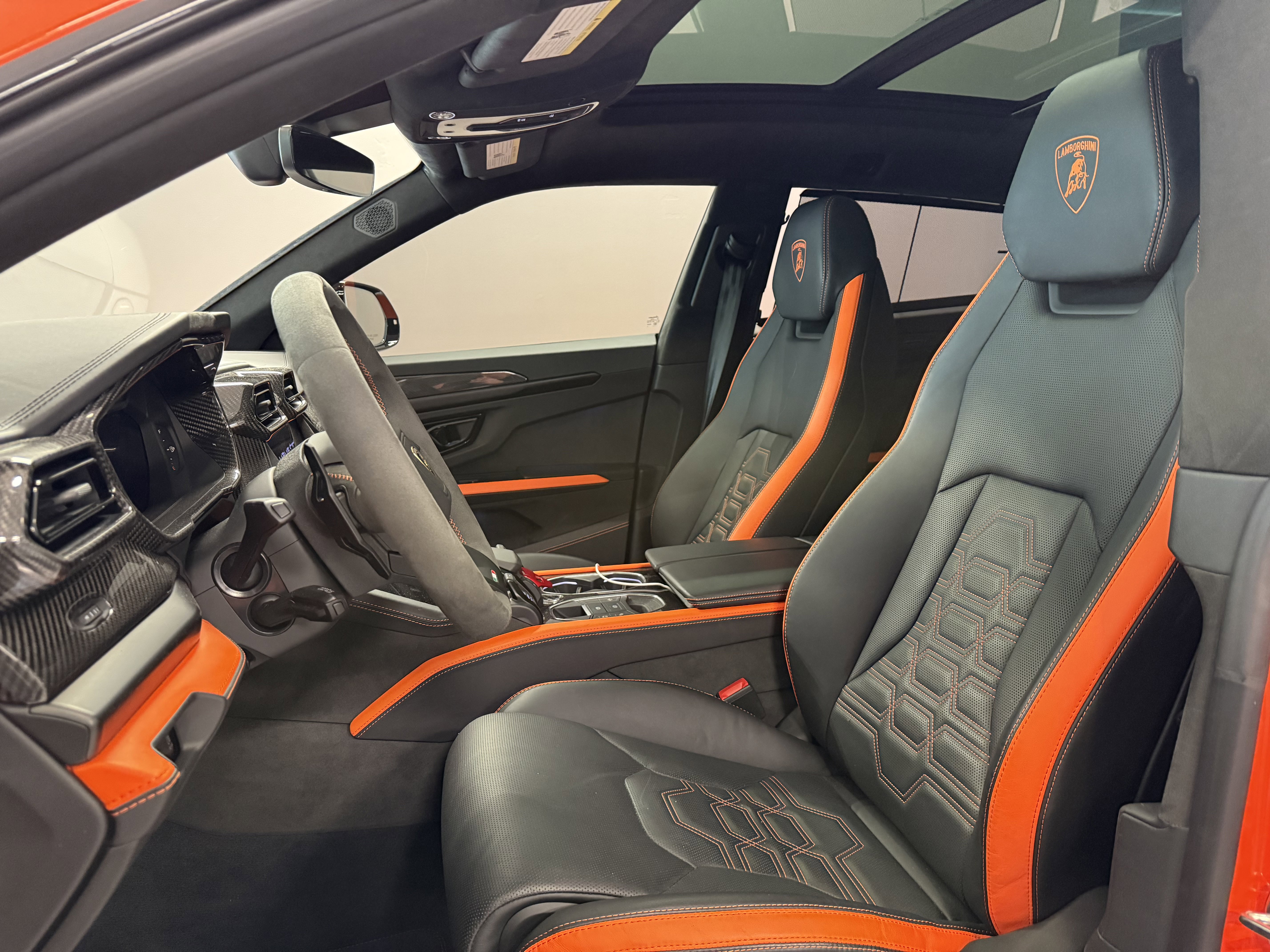 Used 2025 Lamborghini Urus SE AWD/4WD image 9