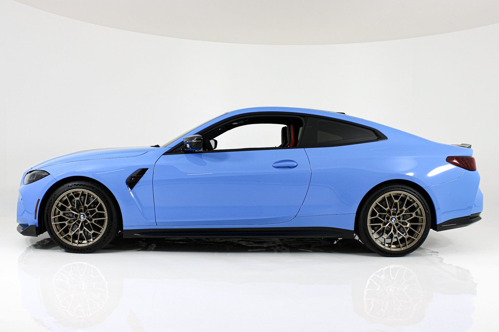 Used 2025 BMW M4 CS AWD/4WD image 3