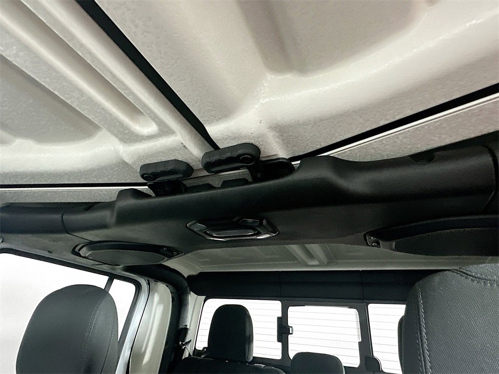 Used 2022 Jeep Gladiator Willys image 21
