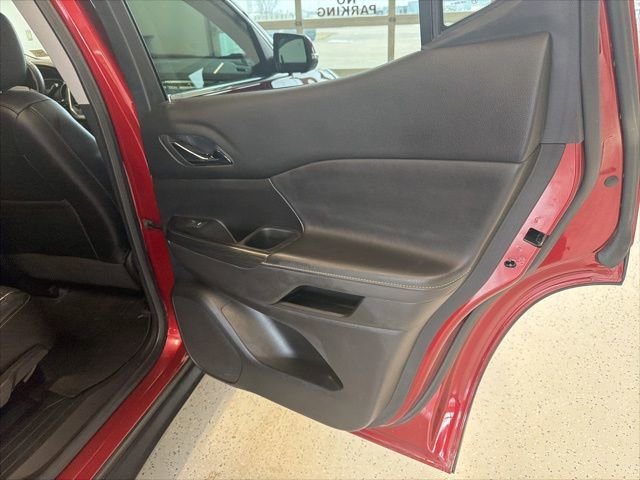 Used 2023 GMC Acadia SLT image 45