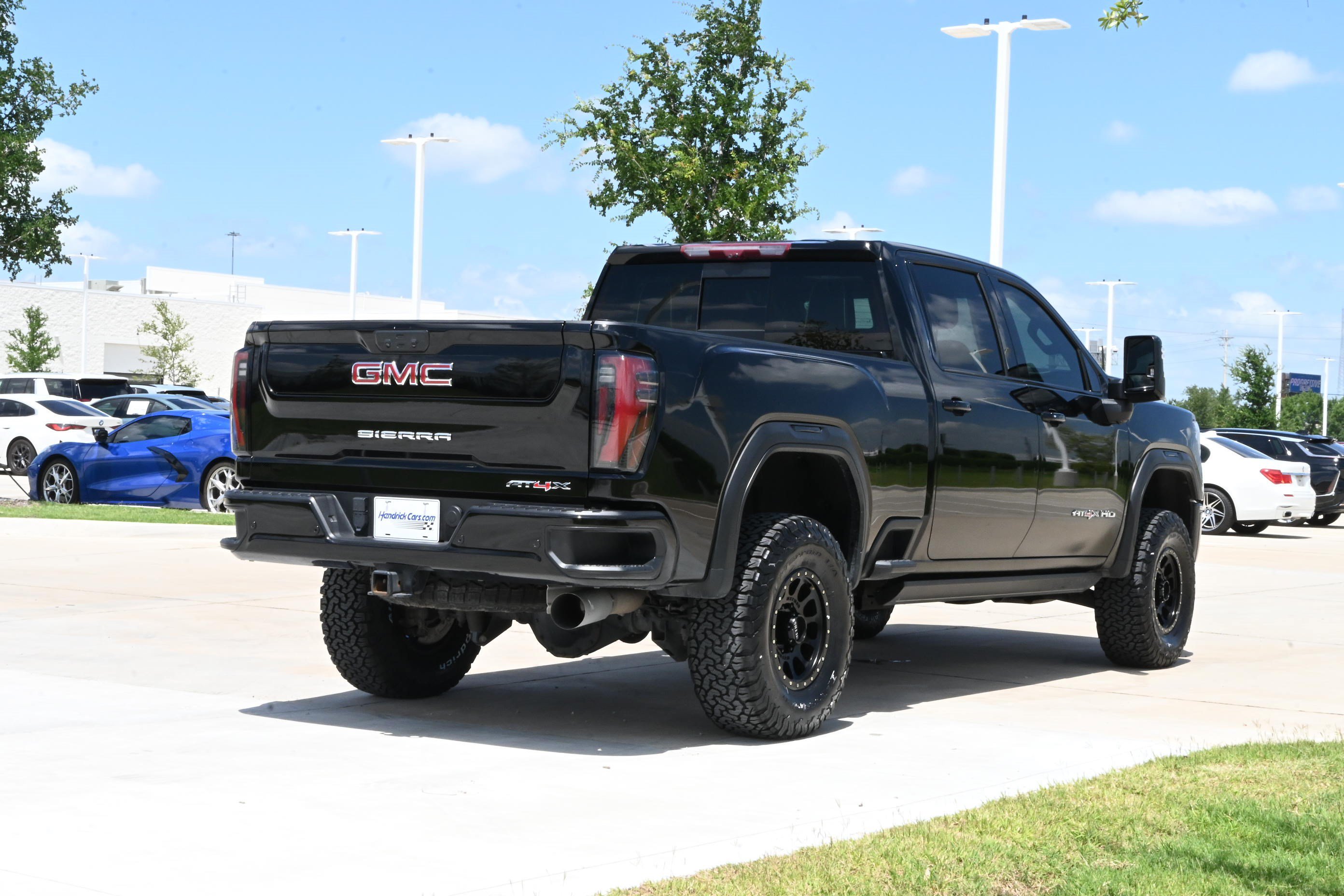 Used 2024 GMC Sierra 2500 AT4X AWD/4WD image 9
