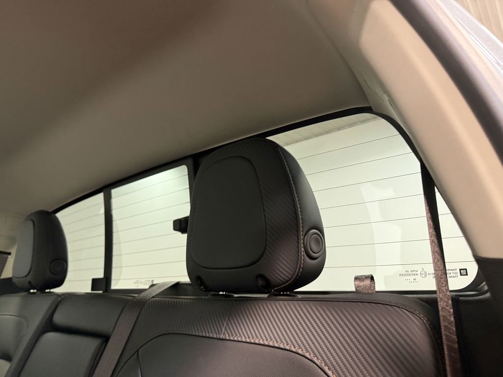 Used 2022 GMC Canyon AT4 image 9