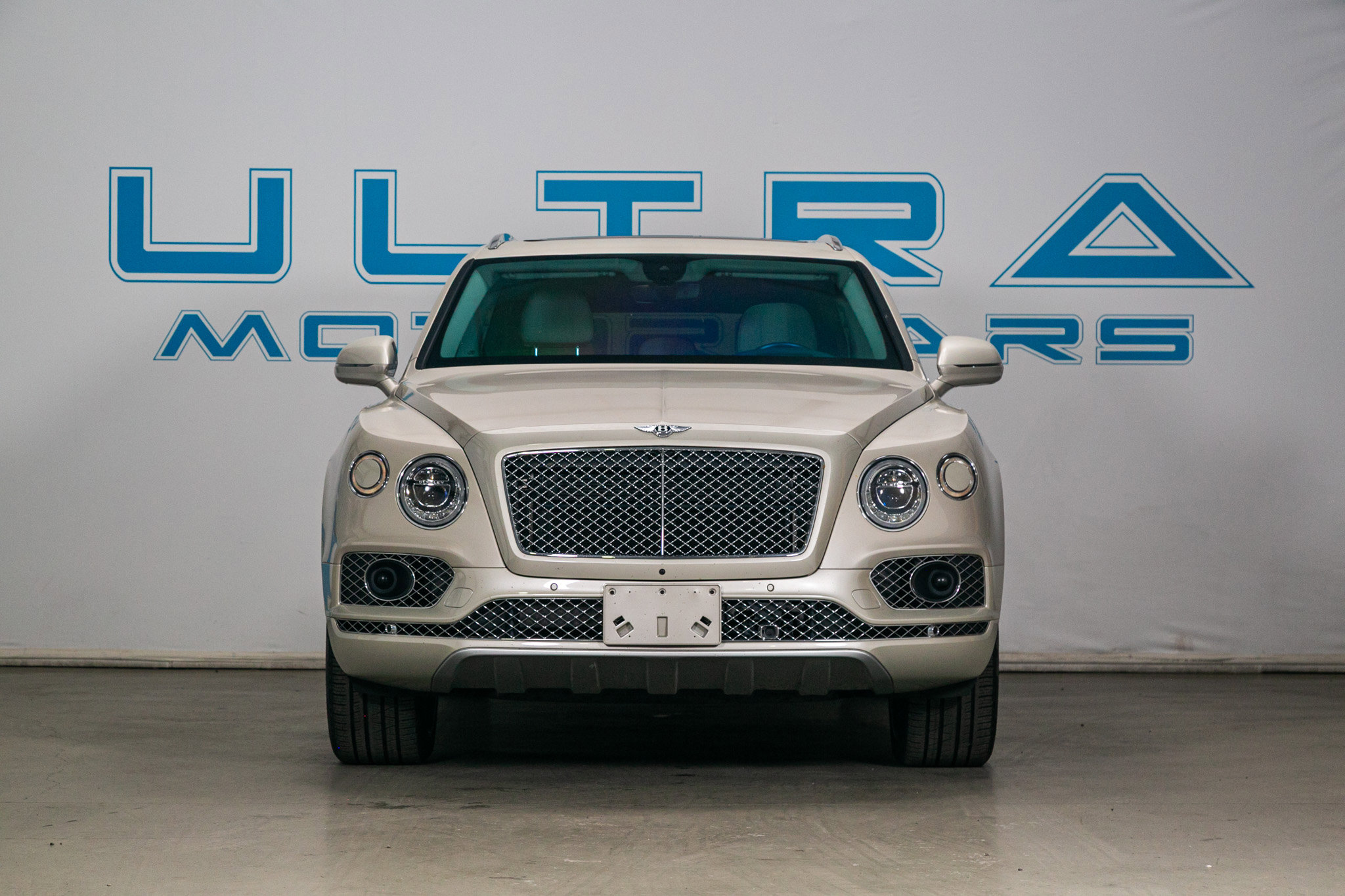 Used 2017 Bentley Bentayga image 5
