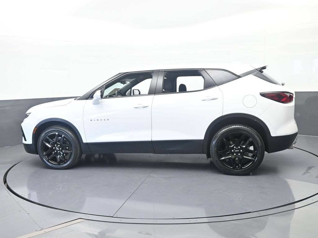 Used 2022 Chevrolet Blazer LT FWD image 3