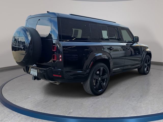Used 2025 Land Rover Defender 130 X-Dynamic SE image 5