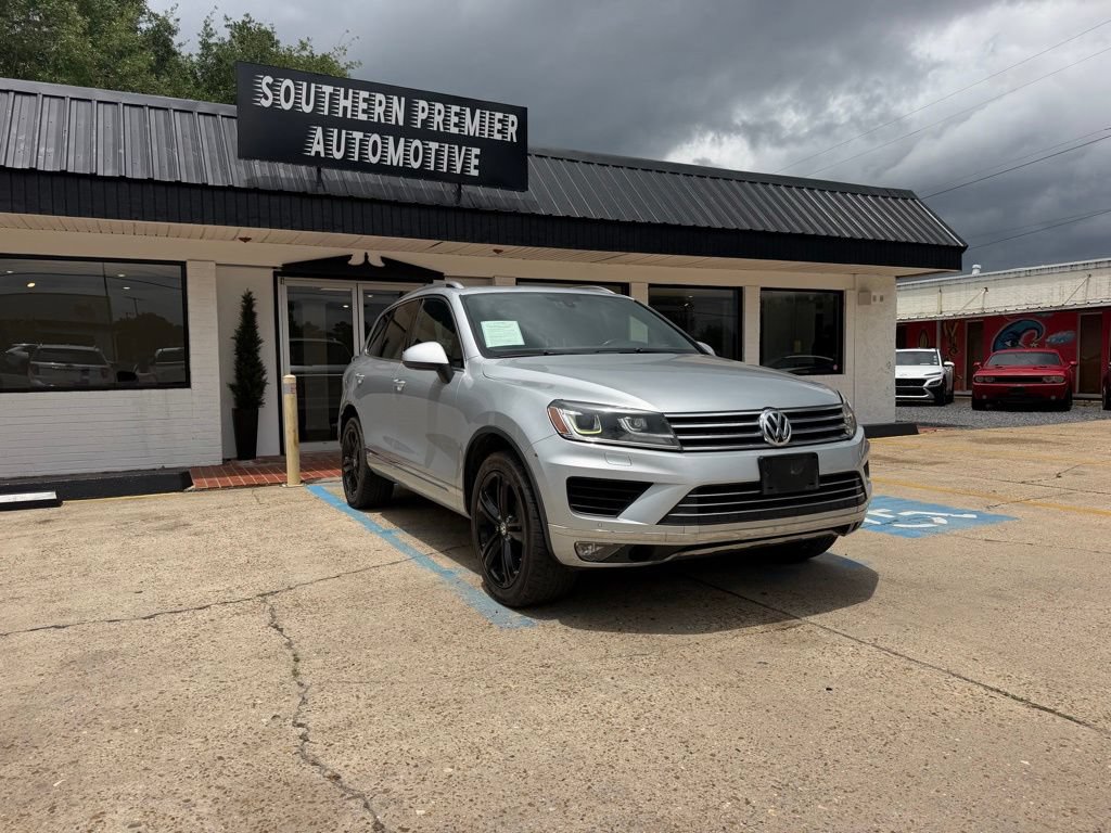Used 2017 Volkswagen Touareg Wolfsburg Edition AWD/4WD image 3