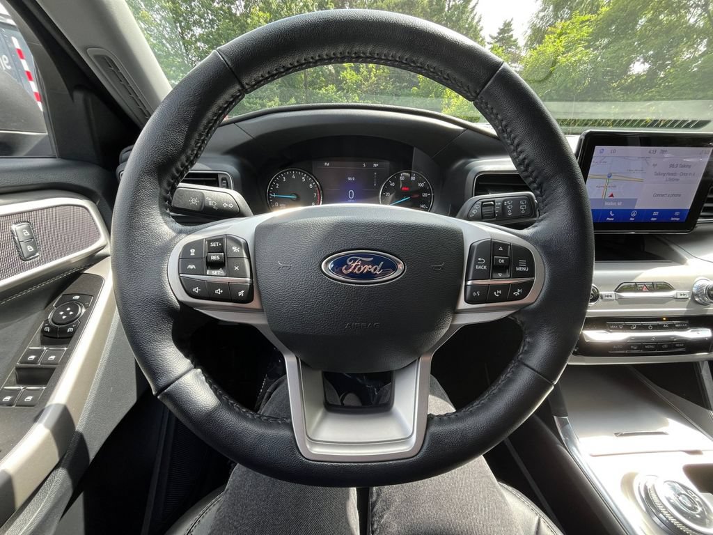 Certified 2022 Ford Explorer XLT w/ Equipment Group 202A AWD/4WD image 11