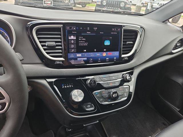 Used 2025 Chrysler Pacifica Select FWD image 11