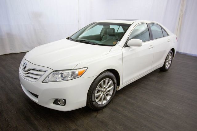 Used 2011 Toyota Camry XLE w/ XLE Extra-Value Pkg #2 image 3