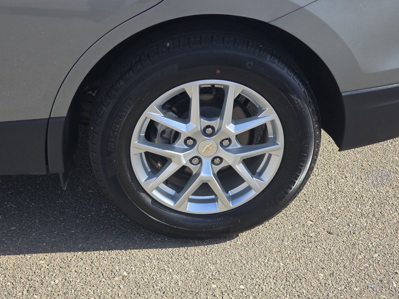 Used 2023 Chevrolet Equinox LS image 39