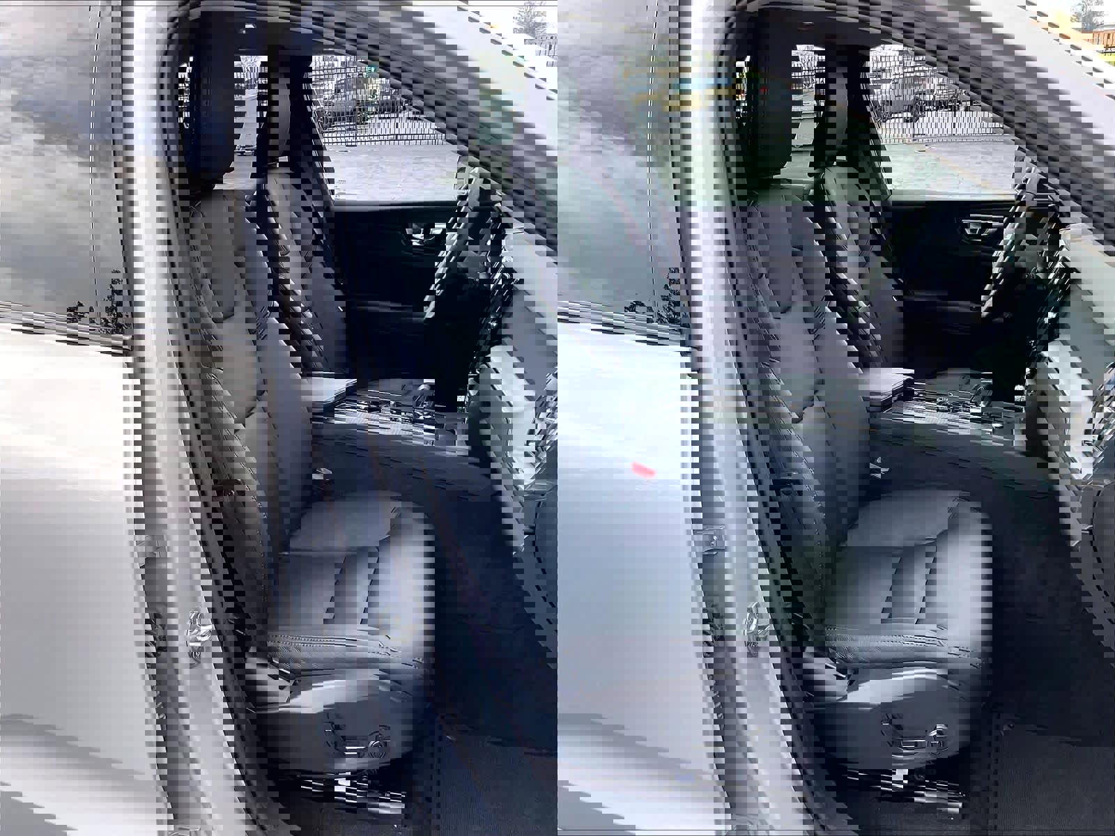 Used 2025 Volvo XC60 B5 Core image 10