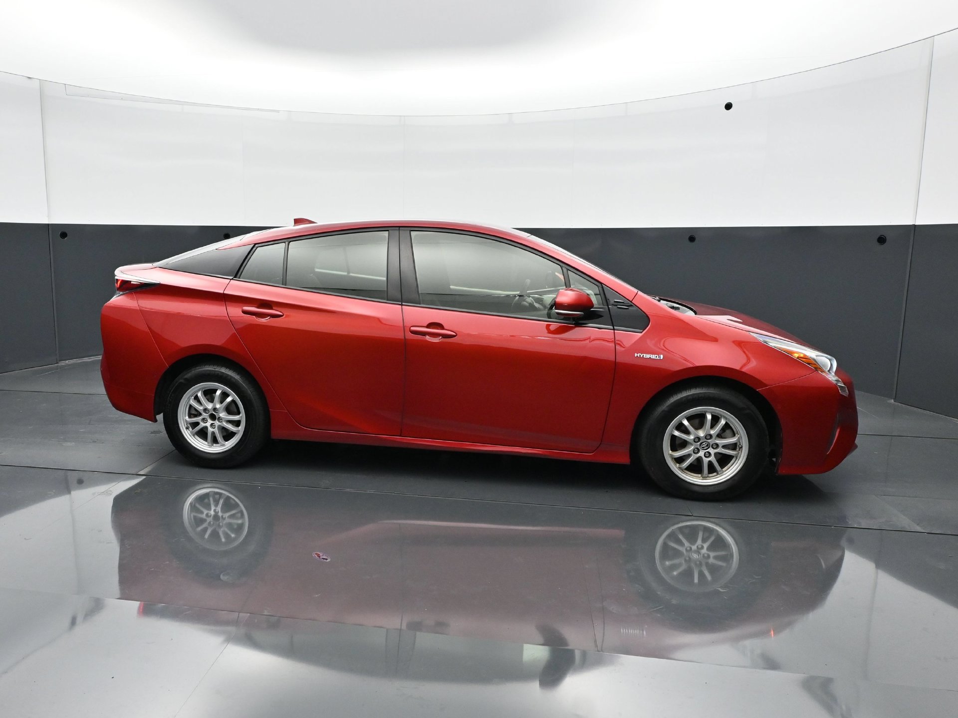 Used 2018 Toyota Prius Two w/ Prius Two Safety Plus Package FWD image 8