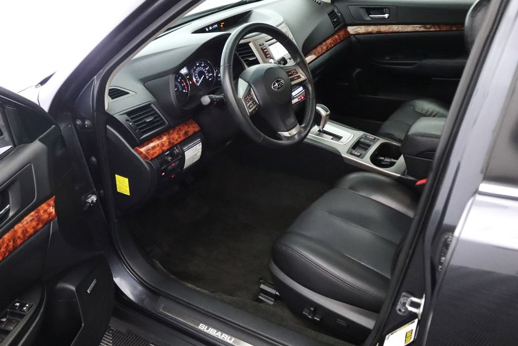 Used 2012 Subaru Outback 2.5i Limited w/ Moonroof Pkg AWD/4WD image 15