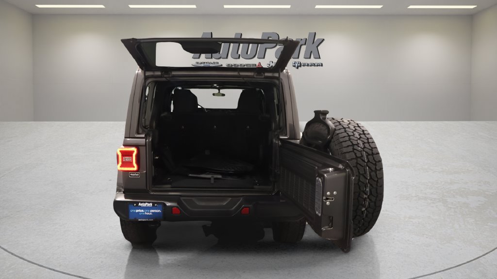 Certified 2018 Jeep Wrangler Unlimited Sahara AWD/4WD image 19