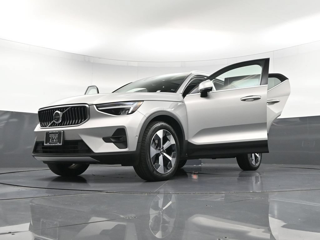 Used 2023 Volvo XC40 B5 Plus w/ Driver Assist Package AWD/4WD image 39