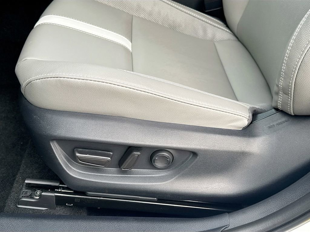 Used 2025 Toyota Camry SE image 24