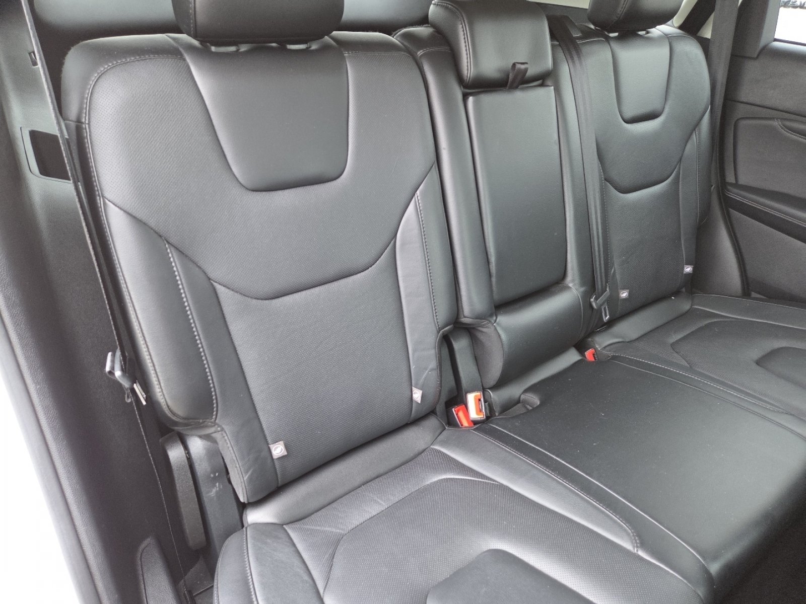 Used 2015 Ford Edge Titanium w/ Equipment Group 301A AWD/4WD image 23
