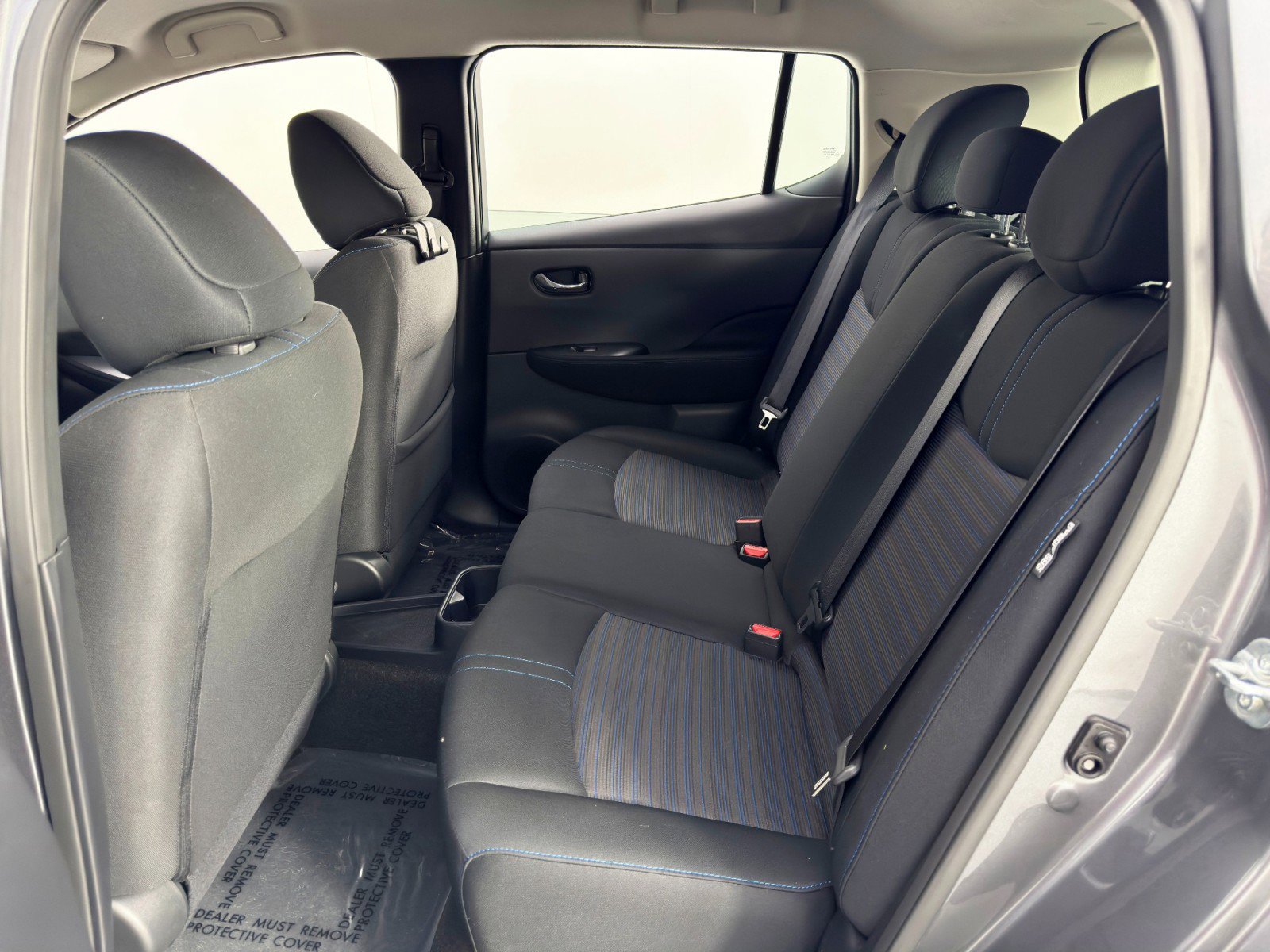 Used 2025 Nissan Leaf S image 33