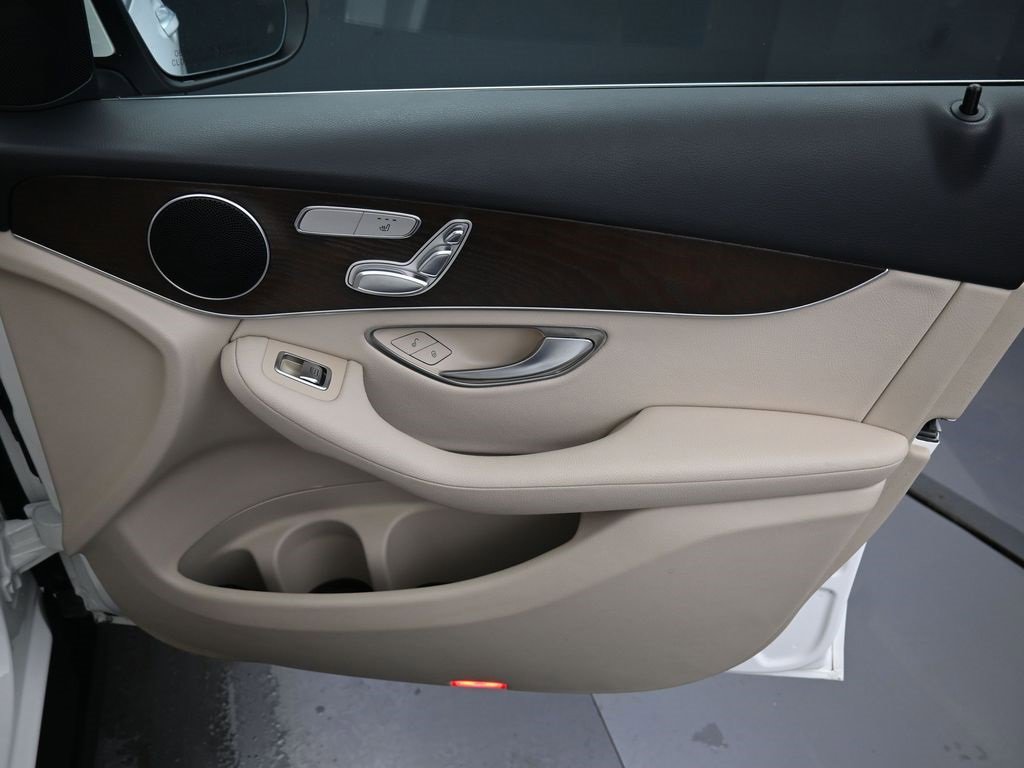 Used 2021 Mercedes-Benz GLC 300 4MATIC image 37