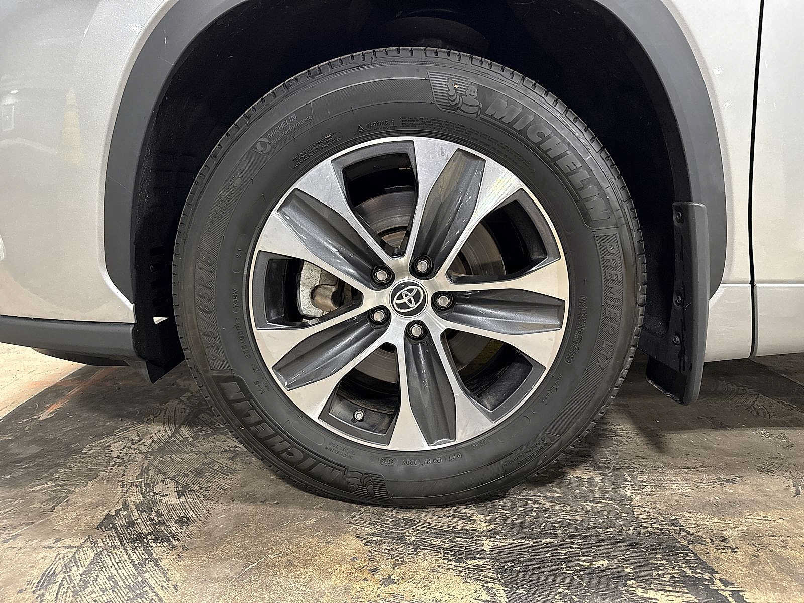 Used 2022 Toyota Highlander XLE AWD/4WD image 10