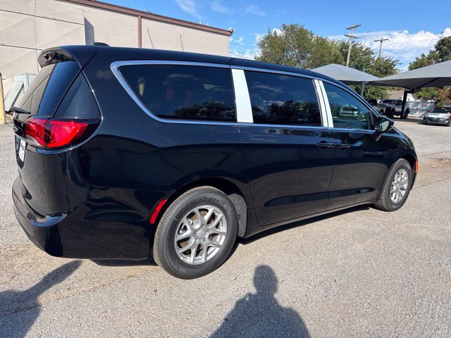 New 2027 Chrysler Pacifica LX FWD image 6