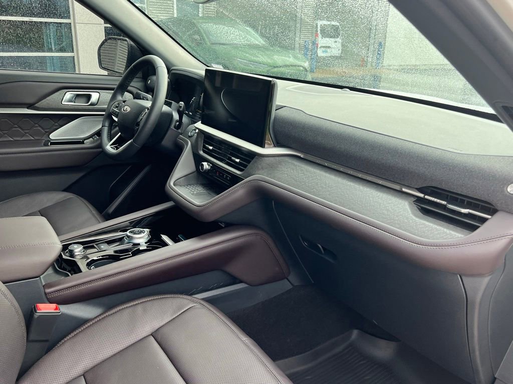 Used 2025 Ford Explorer Platinum w/ LUX Leather Package image 15