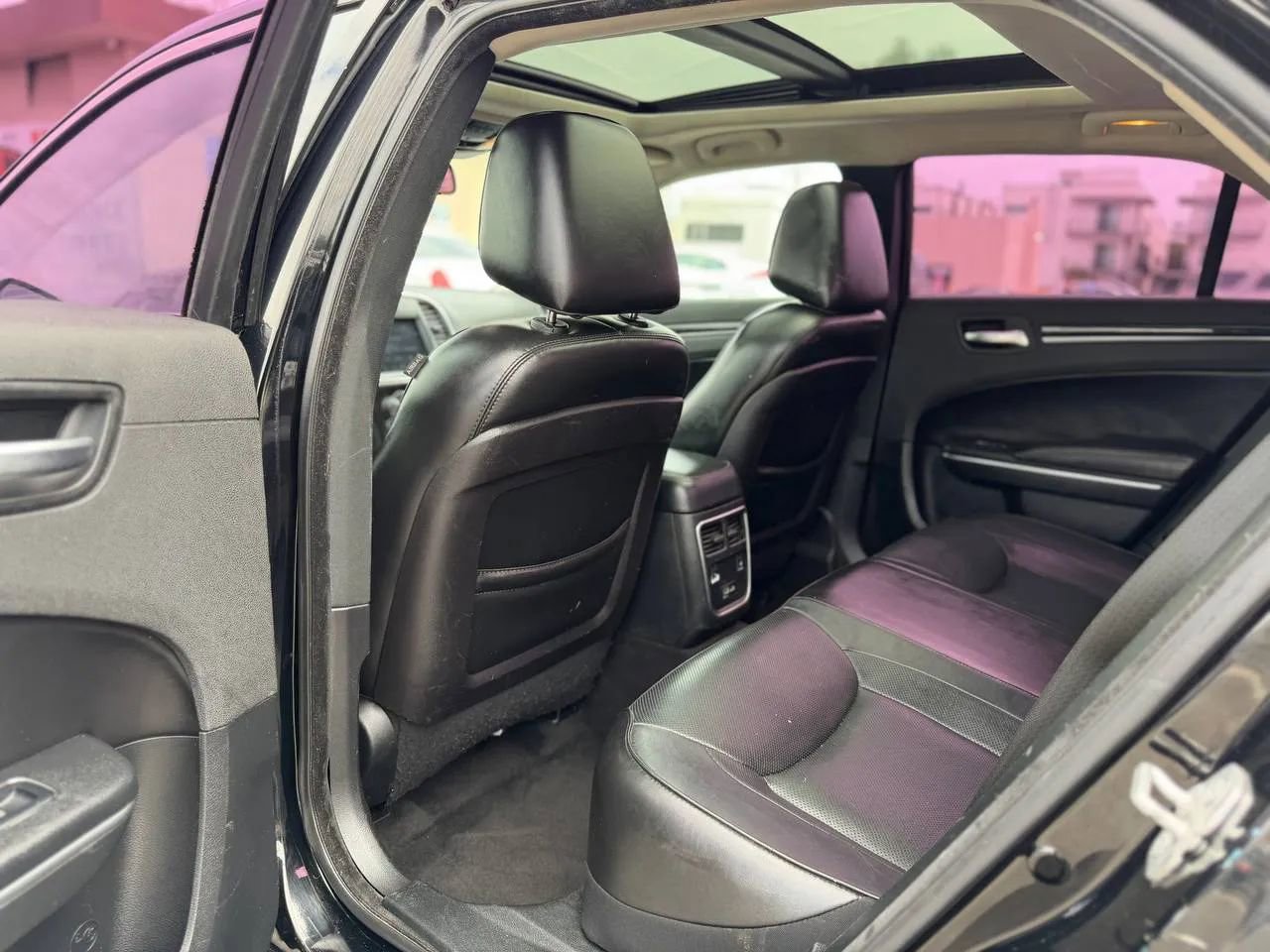 Used 2018 Chrysler 300 Limited RWD image 26