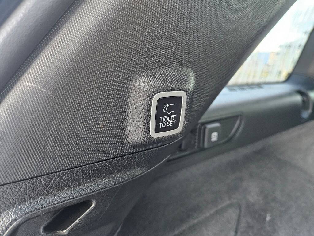 Used 2023 Jeep Grand Cherokee Overland w/ Luxury Tech Group IV image 15