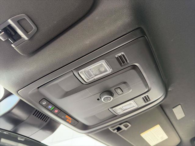 Used 2025 Chevrolet Suburban LT AWD/4WD image 34