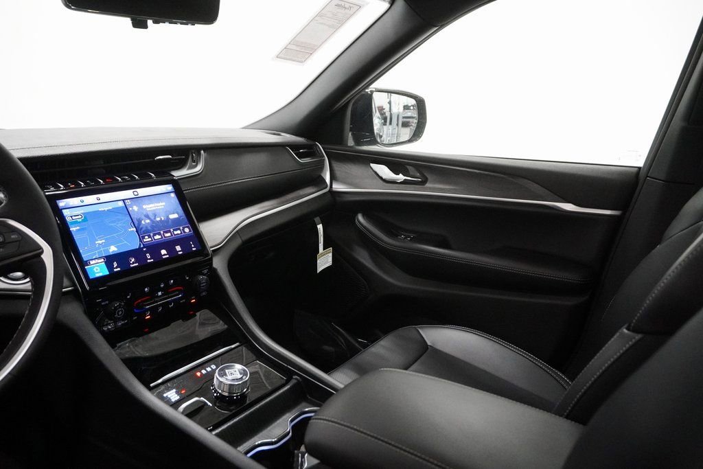 New 2025 Jeep Grand Cherokee L Limited w/ Luxury Tech Group II image 19