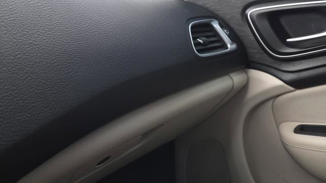 Used 2015 Chrysler 200 Limited w/ Convenience Group FWD image 20