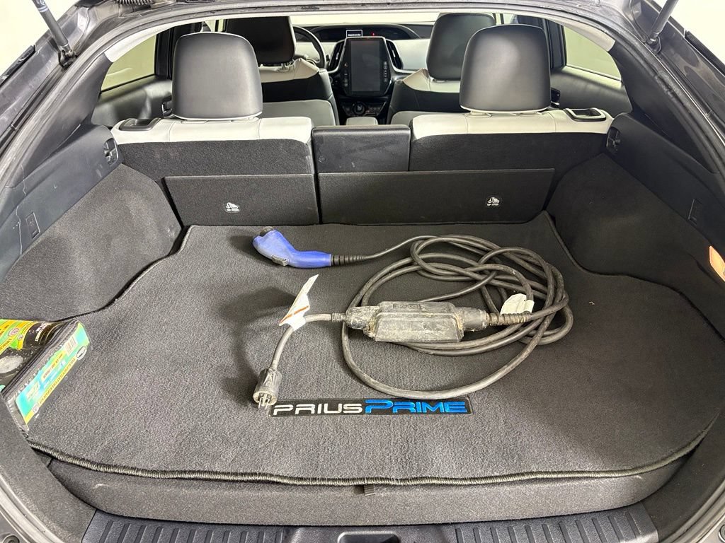 Used 2018 Toyota Prius Prime Premium w/ Carpet Mat Package FWD image 18