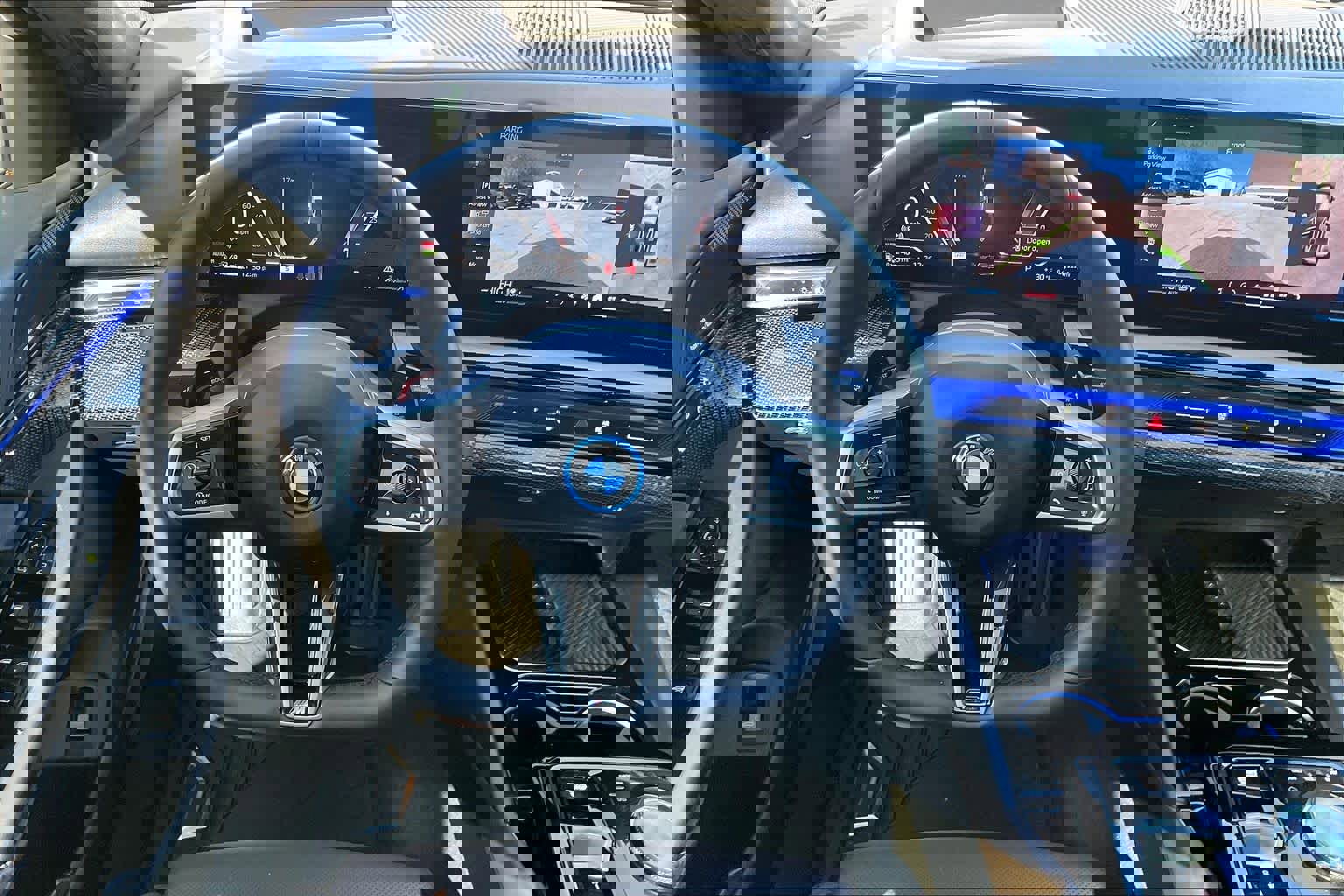 Used 2026 BMW 550e xDrive w/ Premium Package image 5