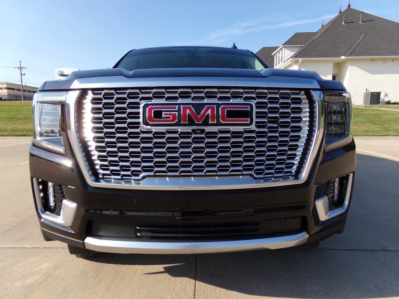 Used 2021 GMC Yukon XL Denali w/ Denali Premium Package image 9